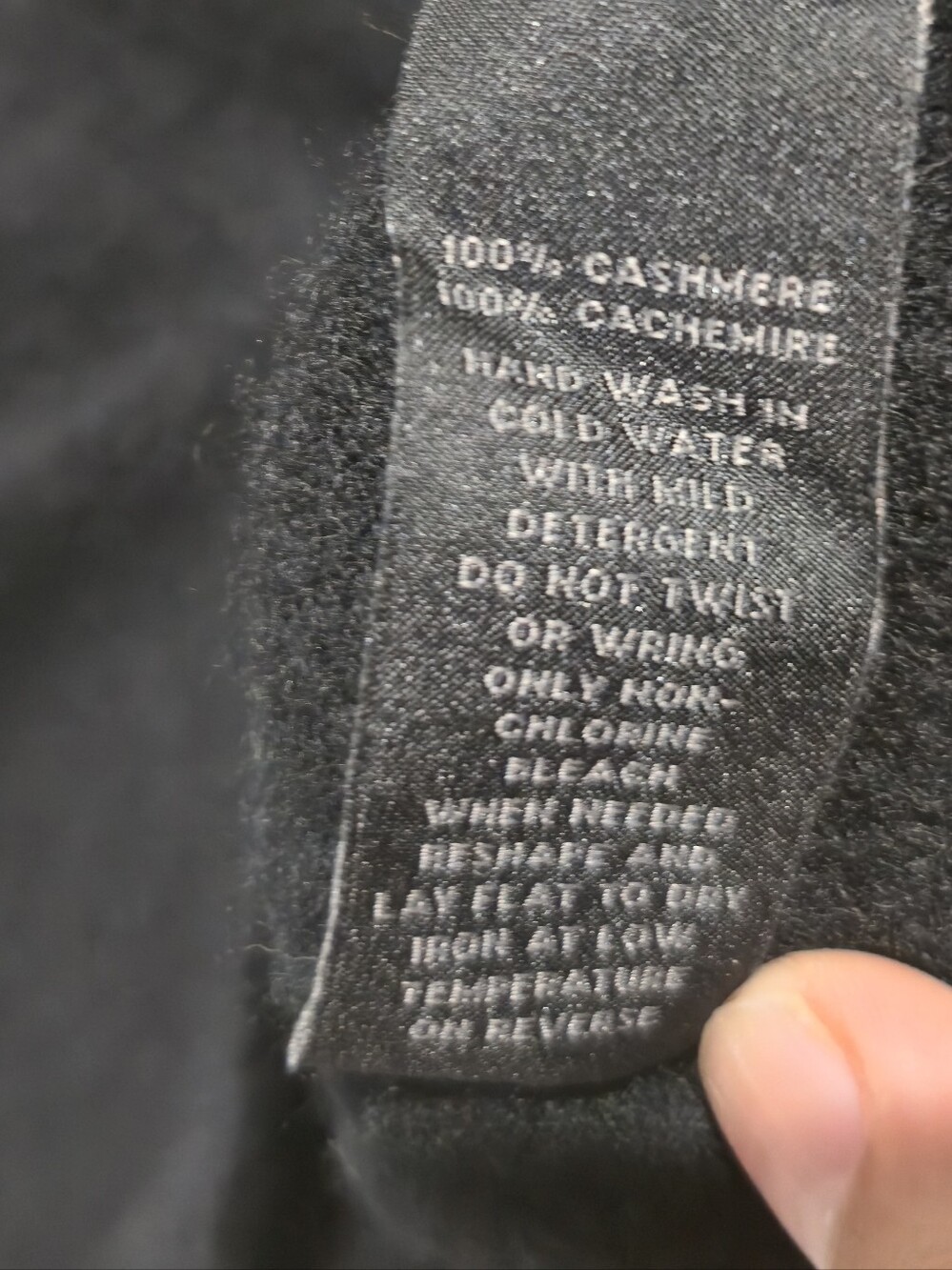 Saks Fifth Avenue 100% Cashmere Black Crewneck M - Picture 4 of 9